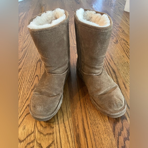 Bearpaw Elle Short Classic Suede Boots Women's Size 8 - Picture 3 of 8